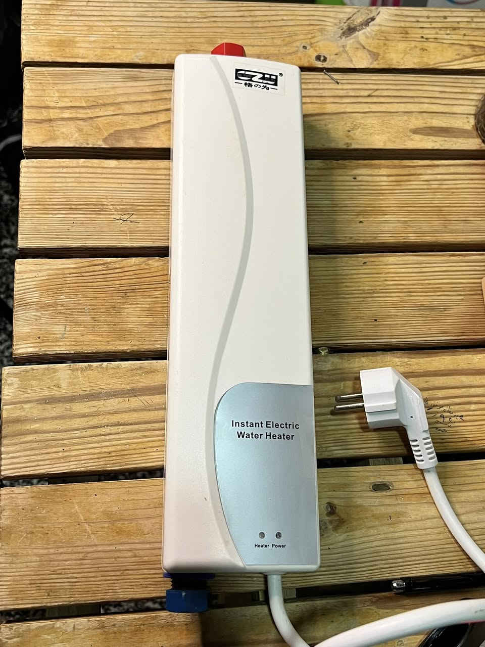 الكفاءة: يوفر حوالي 75% من الكهرباء مقارنة بسخانات المياه الأخرى.
مستويات الطاقة: يحتوي على 3 مستويات للطاقة تصل إلى 7.5 كيلو وات.
ضغط الماء: تصل قدرته إلى 5 لترات/دقيقة، اعتماداً على ضغط الماء.
الأبعاد: يتميز بحجم صغير يبلغ طوله 37 سم، وعرضه 24 سم، وعمقه 10 سم.


**إذا كنت صاحب هذا الإعلان وتريد حذفه لأي سبب، رجاءا أرسل رسالة إلى الدعم الفني**