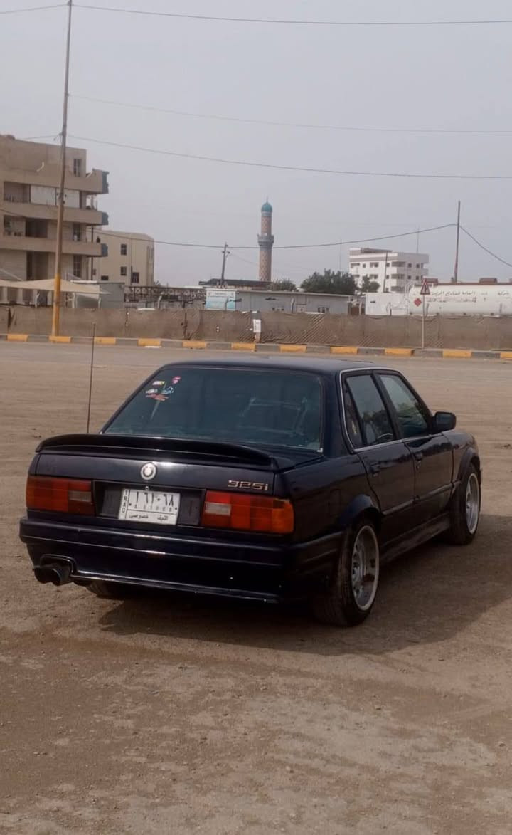 سلام عليكم بي ام زعره لبيع سياره حلوه وكاعده سعر ب37وبيه مجال قليل حك جيه مكاني حله رقم الهاتف شغال ***********بيه وتساب
