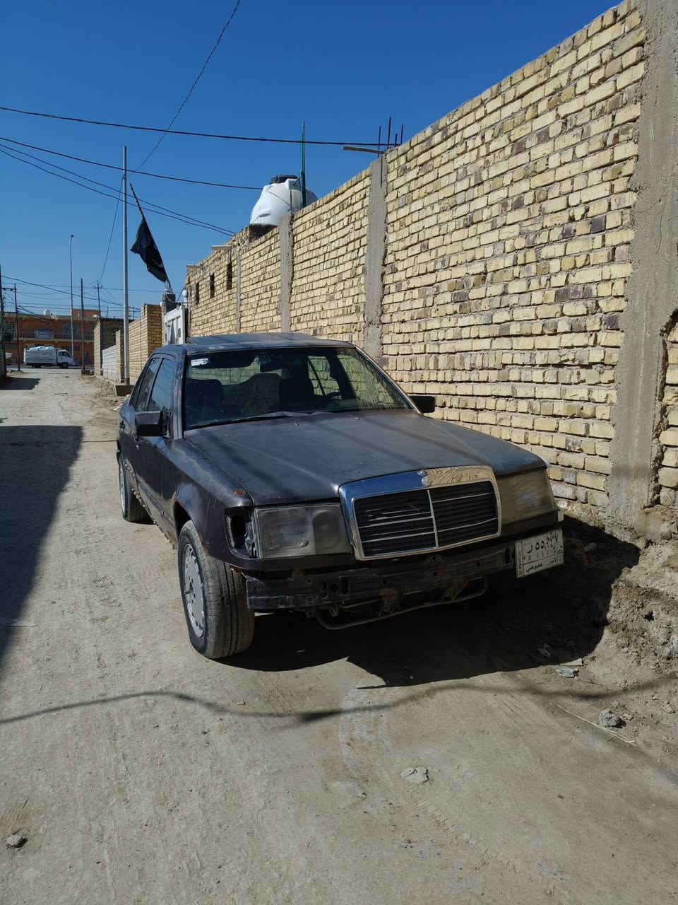 السلام عليكم مارسدس موديل90 كير ومكينه بالجيس مال راس الثور فيفيتي 3000 رقم انبار مشروع وطني  مكفوله من الضربه صدر امامي جديد بور ستير مشط كلها جديد بس اعوزها دبلات خلفيه فقط فتحه سقف والسياره كل غراضها موجوده فقط داعميه امامي مموجوده والباقي كلها موجوده  مكاني دوانيه قضاءالشاميه السعر 20قفل ***********
