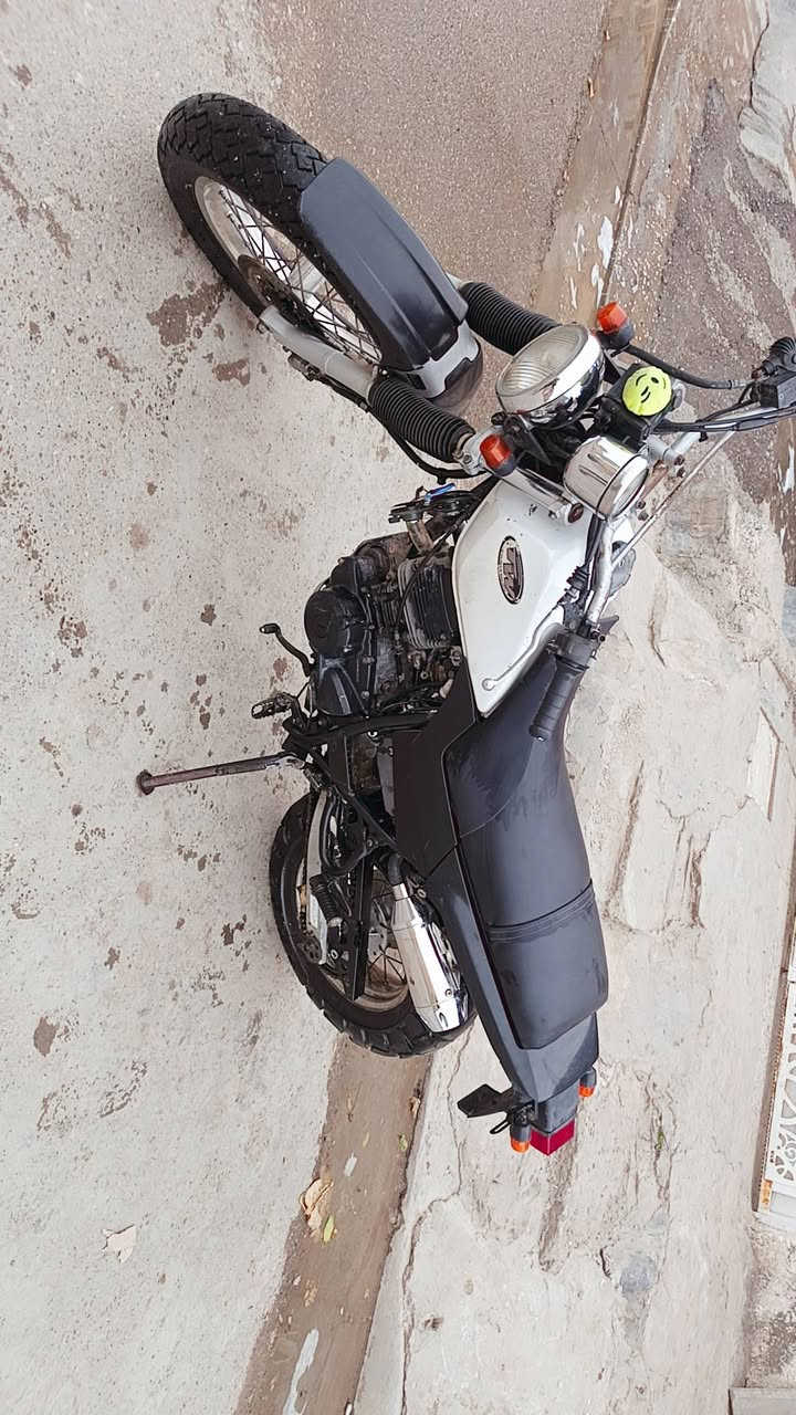 السلام عليكم دراجة ياماها قفاز للبيع مابيها نقص برغي كاملة للاستفسار الرقم *********** مكاني بغداد لحسينيه راشديه سعره ٩٠ وبيه مجال
