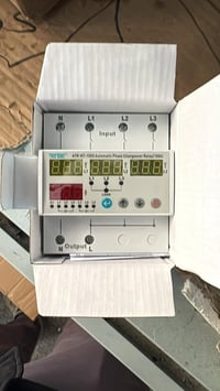 وبركاته  يتوفر لدينا جميع انواع القواطع والكونتكترات بمختلف الامبيرات ...