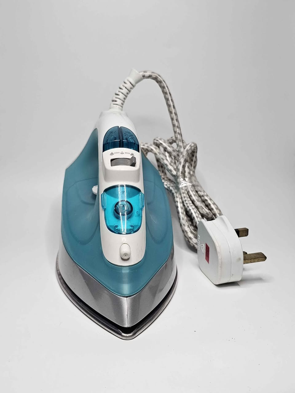 مكواة بخارية (Steam iron)
مكواة ألمانية الصنع
بخاري مائي  يعمل على كهرباء 220 فولت 
نضيف جدا 
متجر إكسبو Expo
لبيع الأجهزة والبالة الأوروبية
التوصيل للأماكن القريبة في الرصافة مجاناً
توصيل المحافظات والأماكن البعيدة 5000 آلاف
للتواصل:
***********
الصفحة الرسمية على الفيس بوك:
(متجر إكسبو Expo) بغداد, العراق
