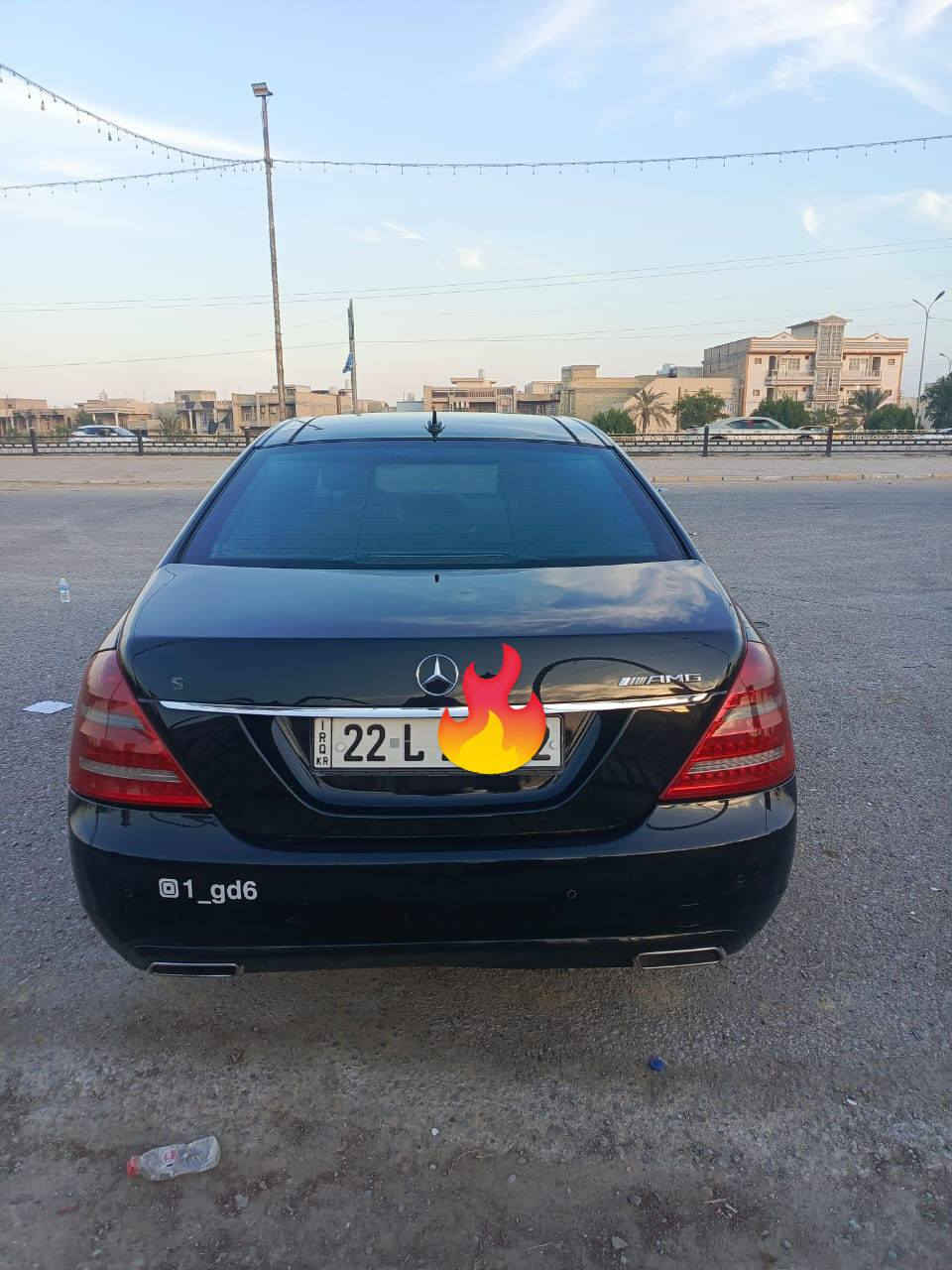 السلام عليكم( بيع مستعجل سعر 220  )مارسيدس S350 Vip 2013 المرغوب مكينه 6 سلندر بانزين 
فول الفول باب طويل موديل اصل 2013 
ماشيه190km 
نظيفة جدا  جدا السيارة مواصفات للاخير رئاسية 
رقم اربيل
هزه وفحص جديد ورقم جديد يعني كلشي متحتاج 
المواصفات ... كثيرة جدا راح اذكر بعضها 
... بانوراما فتحتين .. باب طويل ملكي ... داخل لون عل اصفر جدا جدا حلو ... كشنات تدفئة وتبريد كشنات خلفية منفصل تحكماتها بالابواب ... بردات عدد 5 جميعها كهرباء ... ناضور ليلي ... رادار ... قراءة الشارع ... بصمات 5 ابواب وتشغيل وصندوق ... ابواب شفط جميعها مع الصندوق ... شفتات ستيرن ... دبل شاشة ... رادار جانبي ...حساسات امامي خلفي ... فتح لايت عند الدوران يمين ويسار ... وكثير من المواصفات الاخرى التي لا تعد ... 
مع السيارة بصمات ٢ بلادية 
كهربائيات السيارة شرط كله 
محرك شرط برغي ممفتوح بي 
تفاصيل ...
محرك كير  صدر كله بشرط  تبريده ثلج ماشاء الله 
حماوه ثابته  
ملاحظه ... جاملغ خلفي صبغ والباب البصفه اثر طخه ... بدون دواخل السعر( 220ورقه)
رقم صاحب السيارة
‏‪***********‬‏
