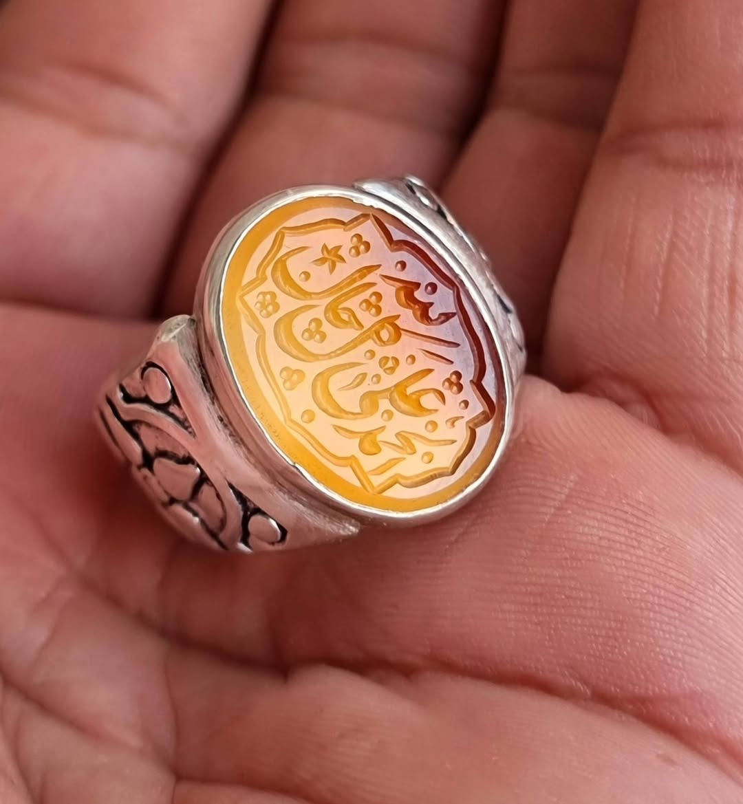 عقيق يماني اصفر مزعفر مخطوط بقلم المبدع محمد همداني                                           🔥الحمد لله على كل حال 🔥 
بصياغه يدويه ثقيله للبيع مكاني بغداد يوجد توصيل إلى جميع المحافظات للبيع فقط فقط أحبتي الغوالي ما اراوس بس ابيع 
***********
