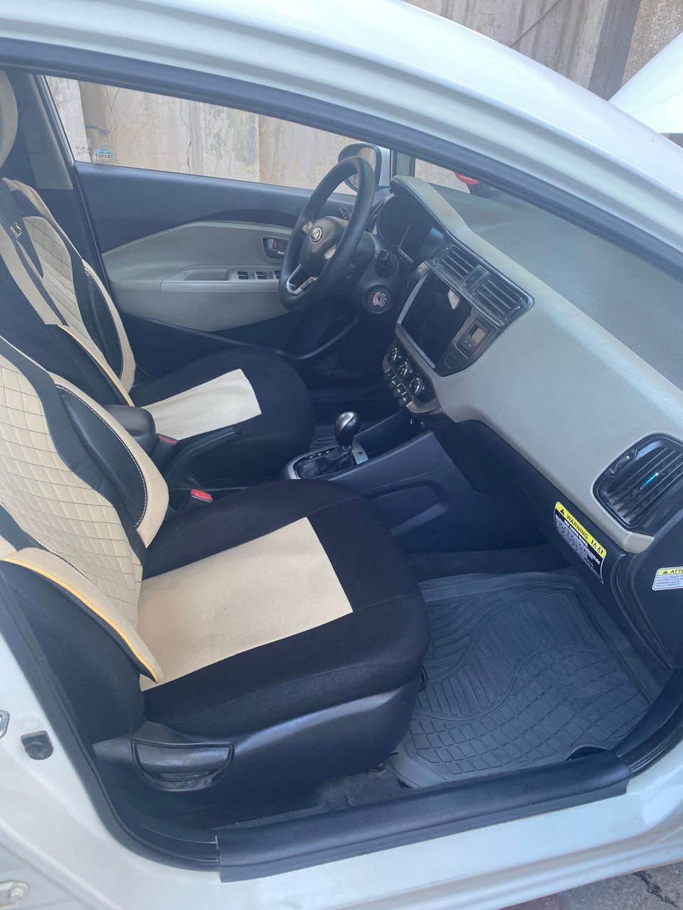 السلام عليكم كيه ريو 2013 ماشيه 132 رقم بغداد السياره نضيفه ومال بيت ب85 وبيها مجال 
***********
*********** بغداد, العراق
