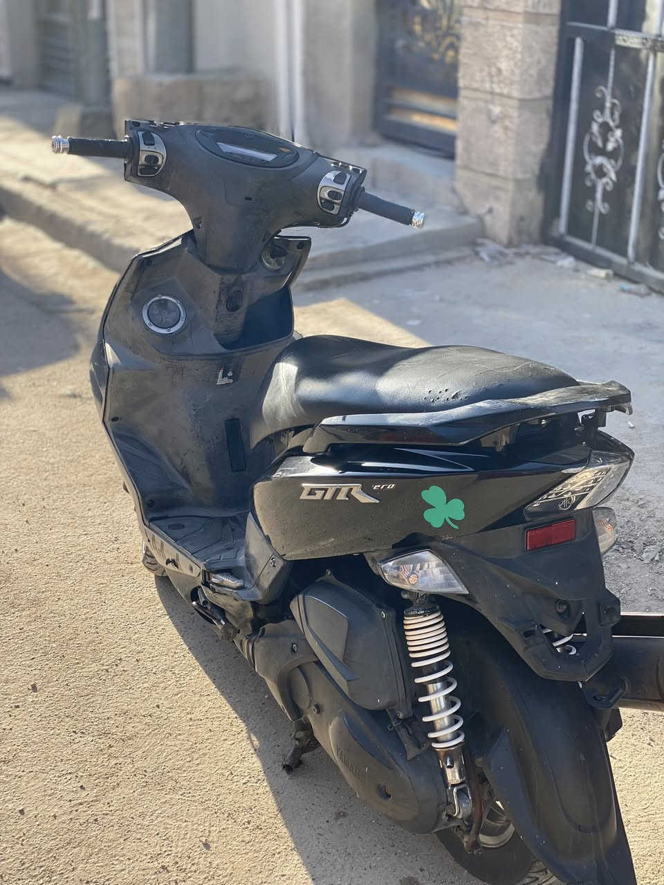 السلام عليكم GTR للبيع دراجة نضيفة وحلوة نكرة سلف وكلشي مناقصها بيها فطر بل كڤر الامامي وبس السعر ٩٥٠ وبيها مجال بسيط مكاني بغداد رقمي ***********
