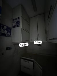 كاونتر المليوم وسنك مرمر نضيف السعر مناسب عنوان بغداد المشتل  الي يريد...