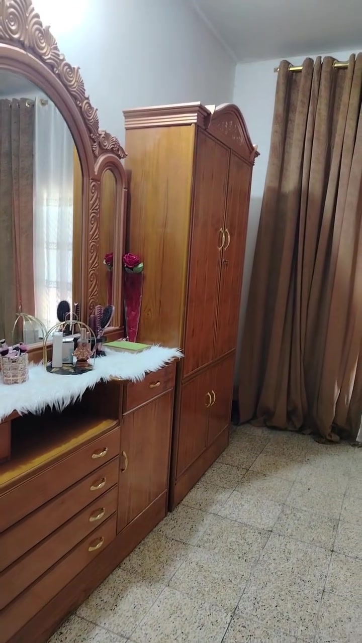 قرفه البيع استخدام قليل صارمن  شتريتهه سنه وسعرها الله شاهد مليون ٨٠٠  وقرفه حلوه مثل مشوفون ورايدهه ب مليون ٢٠٠ وبيها مجال انشالله كلش نضيفه  وهذه رقم ***********
