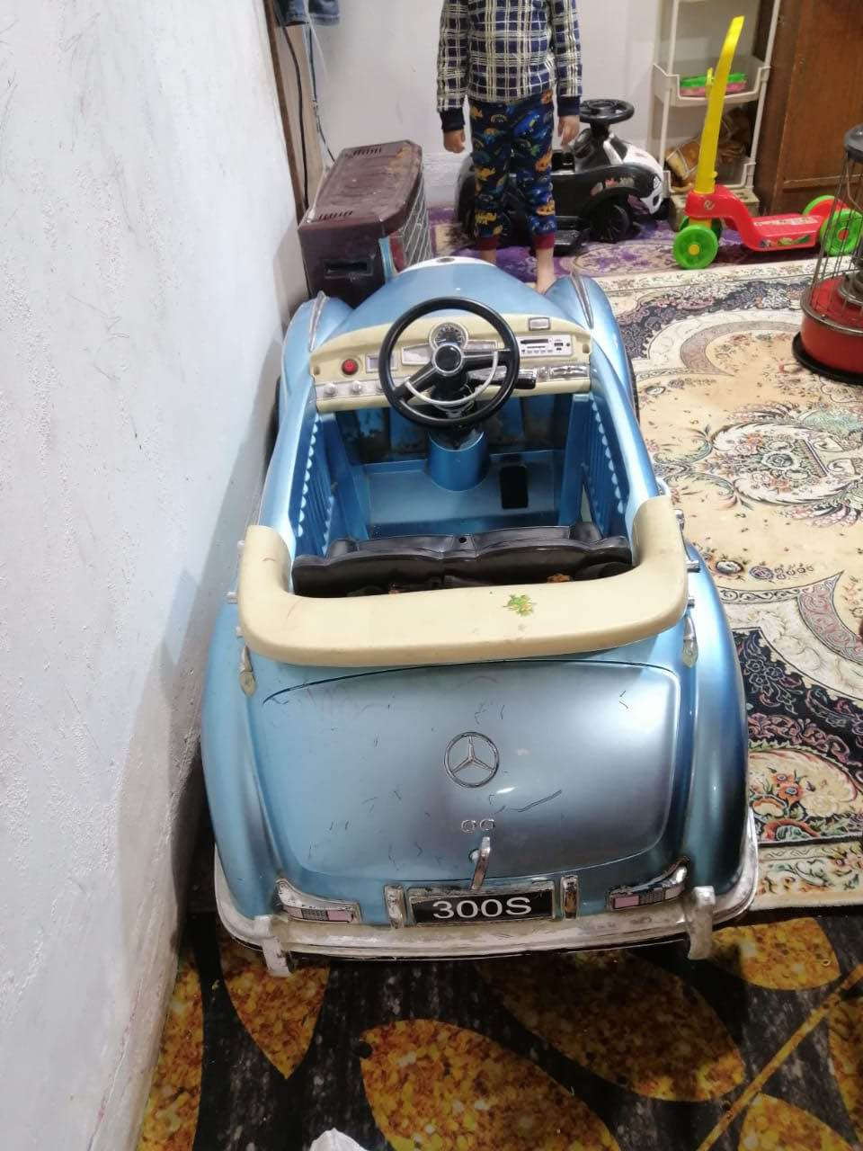 السلام عليكم
سيارة كلاسك مال اطفال شحن للبيع
جانت شغاله حاليا بطاريتها منتهيه ينرادلها تبديل 
مكاني بغداد 
*********** بغداد, العراق
