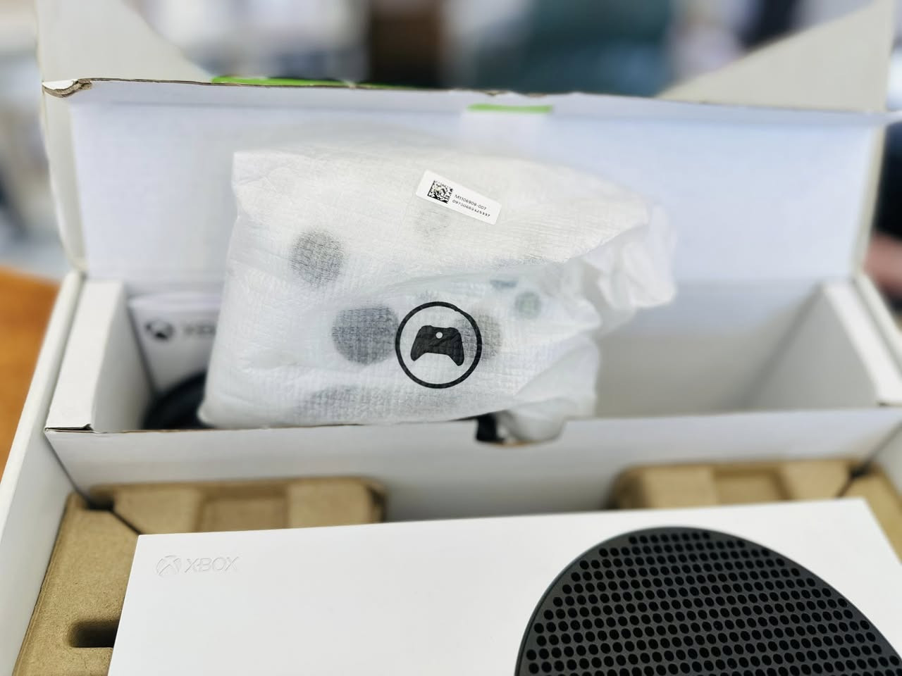 السلام عليكم. Xbox Series S،.ذاكرة 512 جهاز نظيف جدا استخدام 5 اشهر اصدار الجهاز 2023. ملحقاته كاملة +بطارية وايرلس 
سعره 375 الف  
العنوان واسط / قضاء العزيزية


**إذا كنت صاحب هذا الإعلان وتريد حذفه لأي سبب، رجاءا أرسل رسالة إلى الدعم الفني**