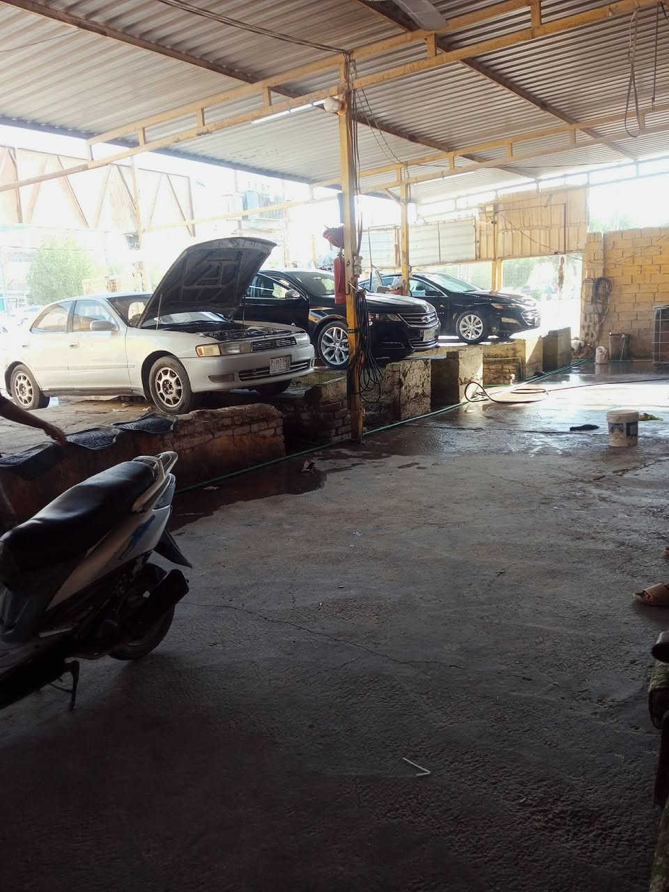 السلام عليكم محطة غسل و تبديل دهن للبيع مع ايجار سنه مجاني ثلاث رمبات غسل + و رمبه ستوتات + غرفة ضيافة + غرفة مخزن طابق ثاني  + غرفة بنچر من ضمن المحطة + جهاز السكرو مجفف دواخل + جهاز رغوة + ثلاث كمبريسرات هواء + ست خزانات ماء سعة الف لتر  الموقع النجف شارع الحولي عمود 1
للتواصل : ***********
