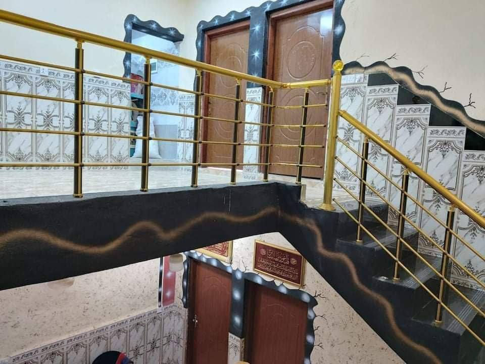 🌹ياالله 🌹
دار طابقين 180م (قرار 117) 🔴الطابق الاول يحتوي ع غرفتين نوم +ستقبال+كراج +حديقه +منور +مطبخ +صحيات +صاله +درج داخلي 

🟣الطابق الثاني يحتوي على غرفتين نوم +صاله+صحيات حمام +درج خارجي 

  طابقين كامل مكمل  العنوان :(الورديه حي الرسول ). السعر 75وقابل للتفاوض 
للاستفسار:📞***********ابو حمزه
