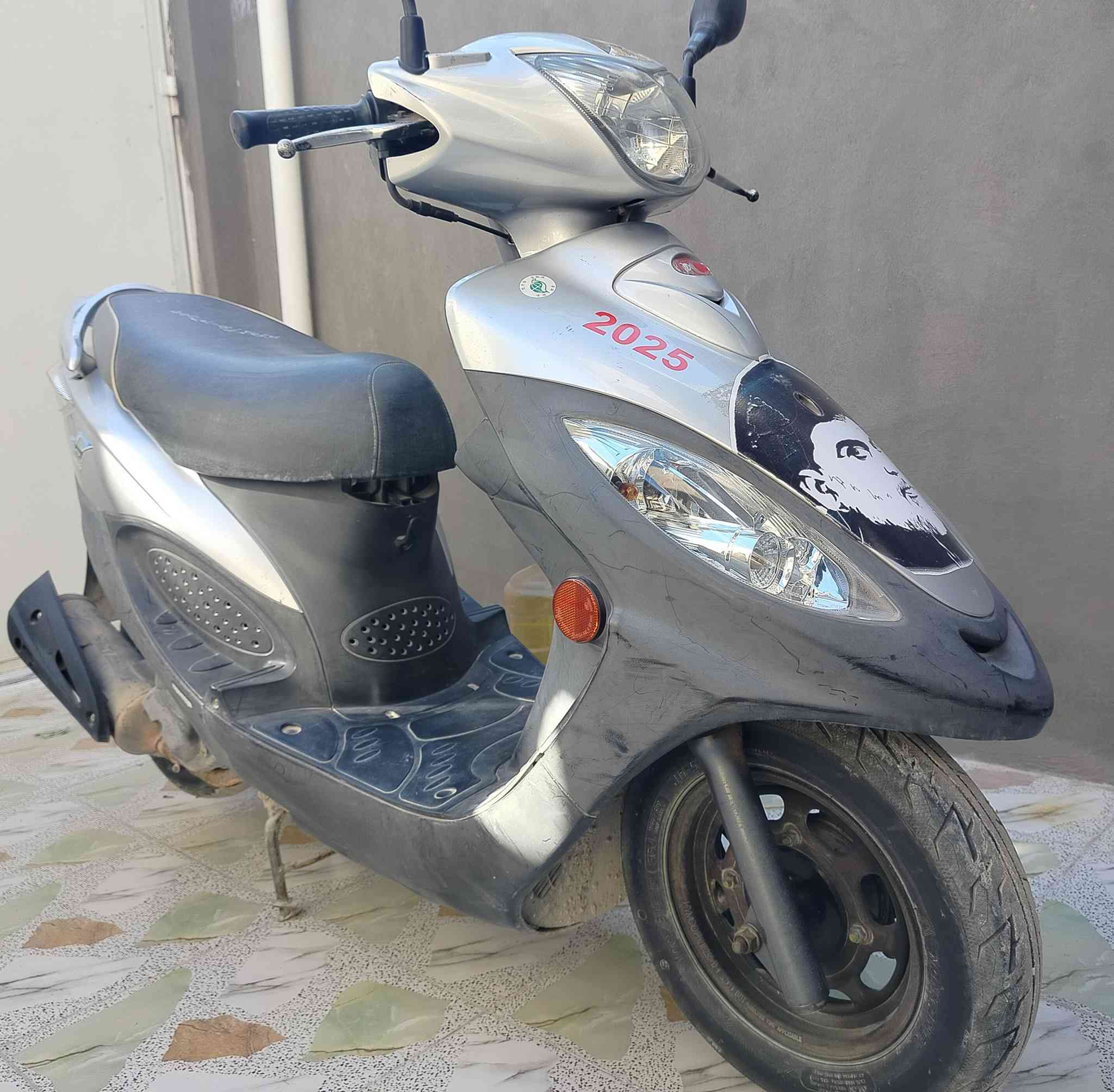 لسلام عليكم.. للبيع دراجه كامكو v2  نوزل بخاخ موديل 2014 الدراجه جديده برغي مامفتوح بيها وكل غراضها مال الشركه  السعر ٦٥٠ وبيها مجال  العنوان الكوفه .... 
اتصال او واتساب ***********
