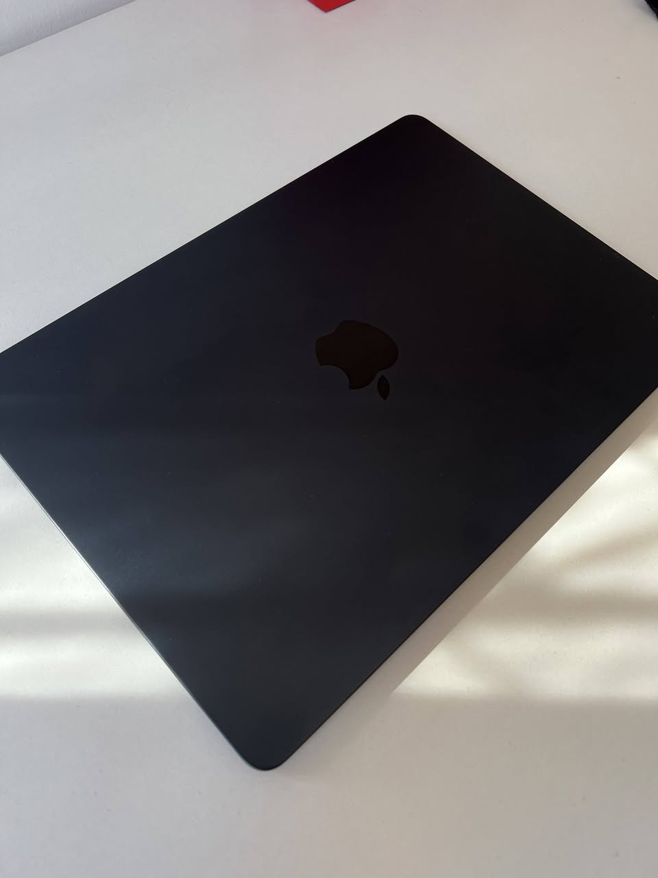 💻 للبيع: MacBook Air 13-inch (M4 Chip) بحالة الوكالة 🍏
السلام عليكم شباب.. عندي لابتوب ماك بوك اير أحدث موديل، الجهاز حيل نظيف وجديد (استخدام خفيف جداً مال كم شهر وبس)، وما يفرق عن الجديد بـ بشي.
📌 المواصفات:
• المعالج: معالج ابل الأحدث M4 Chip (10-core CPU / 8-core GPU) - أداء خارق وسريع جداً.
• الذاكرة (RAM): سعة 16GB memory (يعني ينسى شي اسمه تعليق، ومثالي للمبرمجين، المصممين، وطلاب الهندسة).
• التخزين:256GB SSD فائق السرعة.
• الشاشة: 13.6 إنش Liquid Retina LED بميزة True Tone، ألوان وتفاصيل خيالية.
• اللون: ميدنايت مميز وفخم جداً (Midnight).
🔋 حالة البطارية والضمان:
• صحة البطارية:100% (Normal) يعني جديدة تماماً.
• الضمان: مكفول من شركة ابل وضمانه الفعال ينتهي بتاريخ 24 كانون الثاني 2027 (يعني بعده بضمان الوكالة).
💵 السعر:
1,450,000 دينار عراقي (وقابل للتفاوض والمجال حيل بسيط).
📌 للتواصل والاستفسار: يرجى مراسلة هذا الحساب مباشرة على الخاص.


**إذا كنت صاحب هذا الإعلان وتريد حذفه لأي سبب، رجاءا أرسل رسالة إلى الدعم الفني**