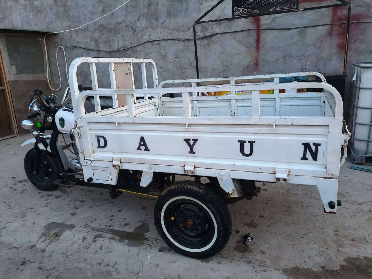 السلام عليكم
ستوته لبيع موديل 19 
محركه بعده بجيس 
تايراته جديدات 
كهربياته من طول لطول شغالات 
لمكان شطره حاوي العباس 
ستوته اوراق اصولي 
ستوته مكفوله من طول لطول 
ستوته يريدله بس سايق 
وشكرا الكم 
***********
