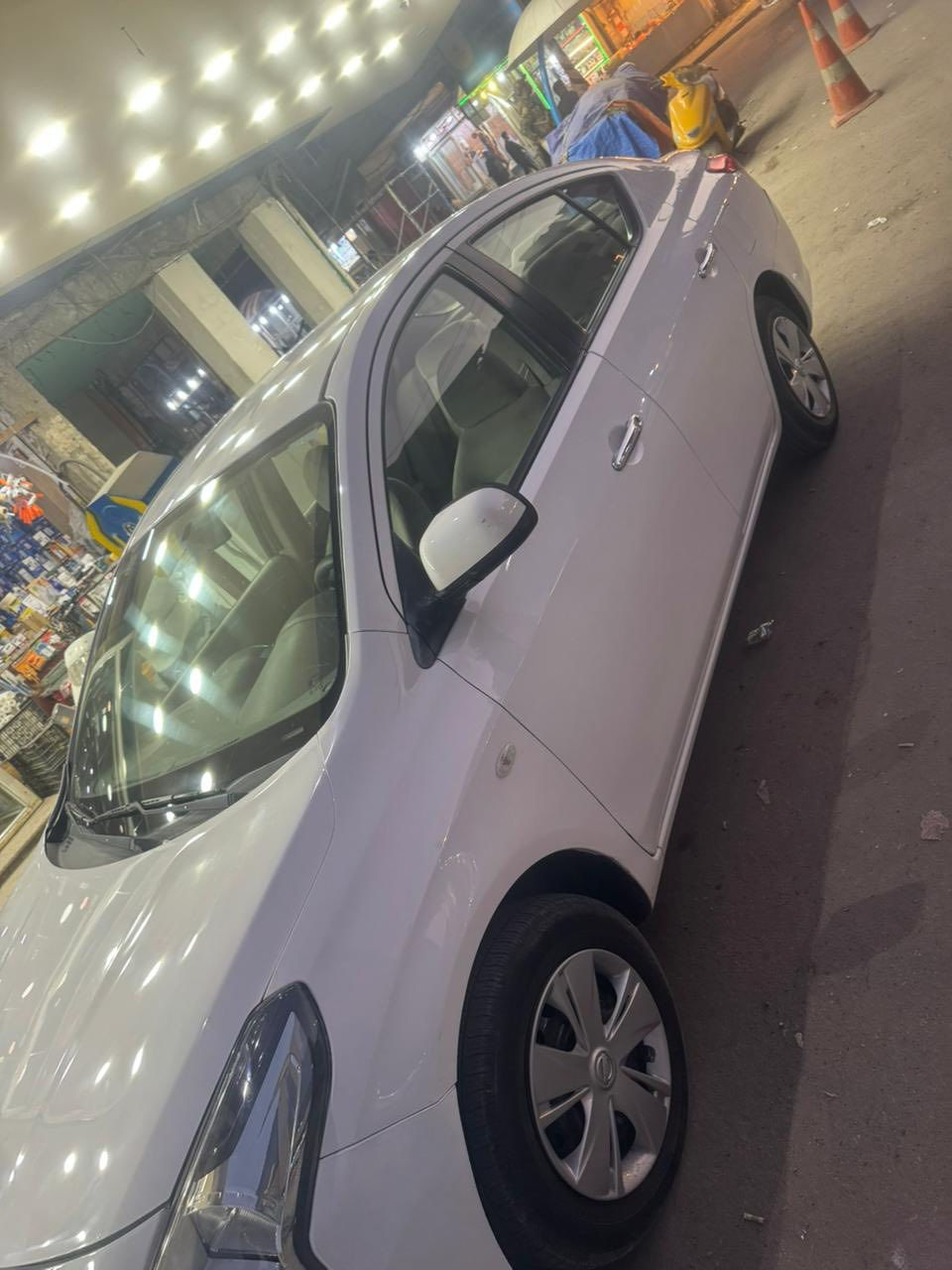 سلام عليكم سياره نيسان صني  البيع مديل 2016 بيهه باب السائق بدون دواخل 85 بيه مجال قليل  ***********
