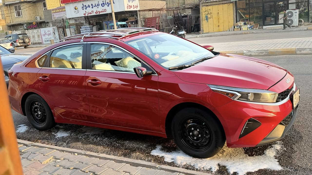 السلام عليكم كيا فورتي للبيع رقم بغداد بسمي وارد امريكي حادثها فقط جاملغ بدون دواخل مكاني واسط الكوت الخاچيه***********السعر 150وبيهه مجال صور الحادث مرفقه مع الصور
