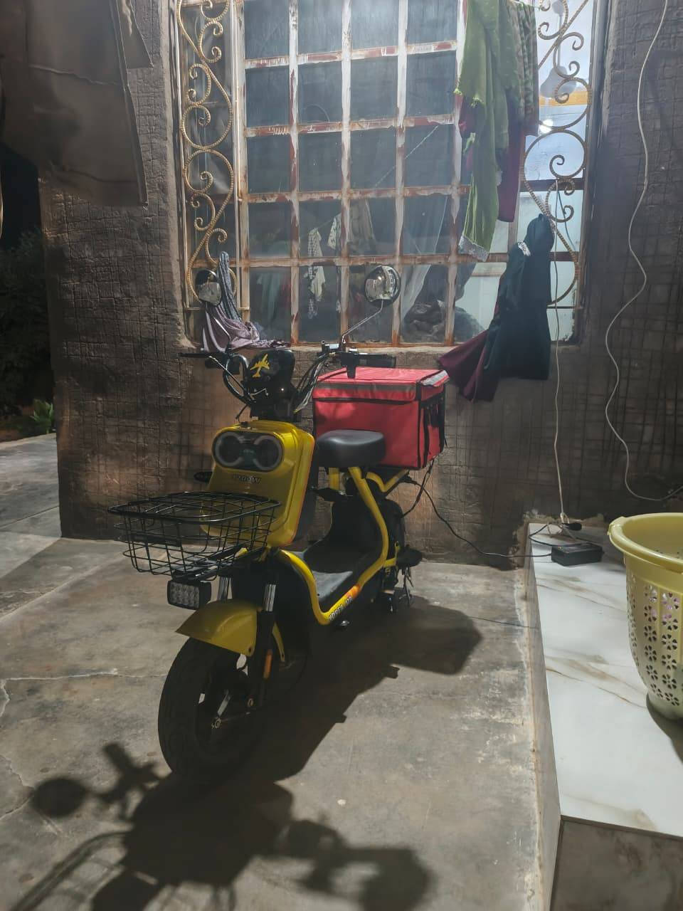 حجم 16 للبيع (للاستفتار)(***********)اربع بطاريات 16 امبير عقل 72 V ملف 1200W لايت عالي ناصي سرعة 85/حقيقي 50 سعر 250الف بي مجال
