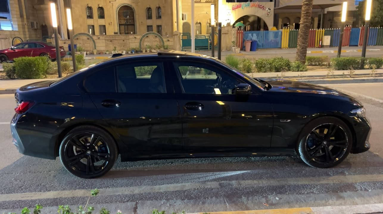 السلام عليكم  للبيع  .. للبيع .. للبيع .. او مراوس حسب القناعه ,

BMW 330 2023 السيارة بلگن (بانزين هايبرد كهرباء ) اسود 

ماشيه 52 الف كيلو متر حادث بسيط جدا دعاميه فقط بدون صبغ صور الحادث بالمنشور 

الشاشة الكبيرة 

داخل اسود

فتحة سقف 

رادارات و حساسات امامية و خلفية

تحكمات ستيرن 

شفتات رياضية 

قطعتين تبريد

اضائة حيوية على طول السيارة 

كشنات جلد 

تقفل و تفتح مجرد متتقرب منها

بيها ٣ وضعيات قيادة ، الإيكو و الكومفورت و السبورت

بصمة ابواب - كامرة -رادار امامي 

فول مواصفات 

ايرباك ستيرن فقط

السعر 280 ورقه وبيها مجال 

***********
