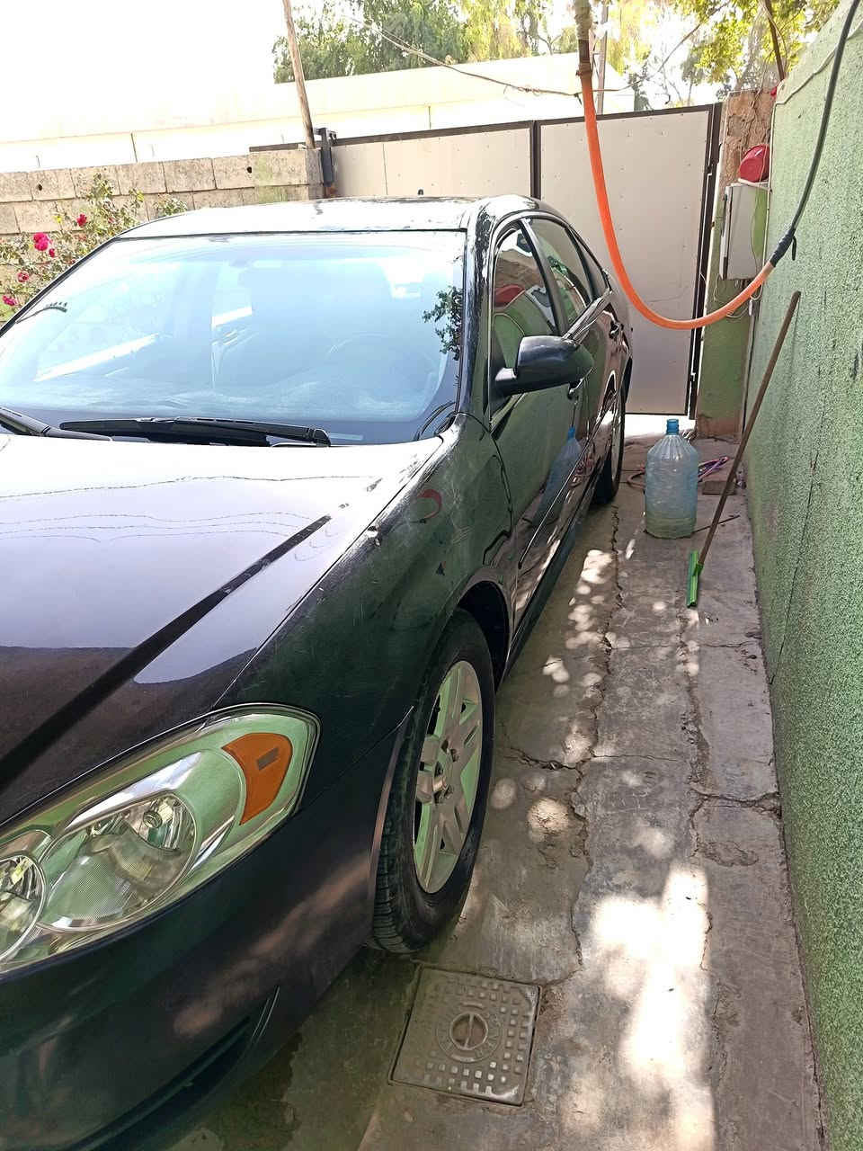 السلام عليكم ورحمة الله وبركاته رمضان كريم  سياره امبالا موديل 12 لون اسود بيها بنيد وجامرلغ بدون دواخل سياره بلادي سته سرندر رقم بغداد انكليزي السعر النهائي 90 اذا اكو مراوس اقل عادي حسب القناعه  *********** العنوان ديالى
