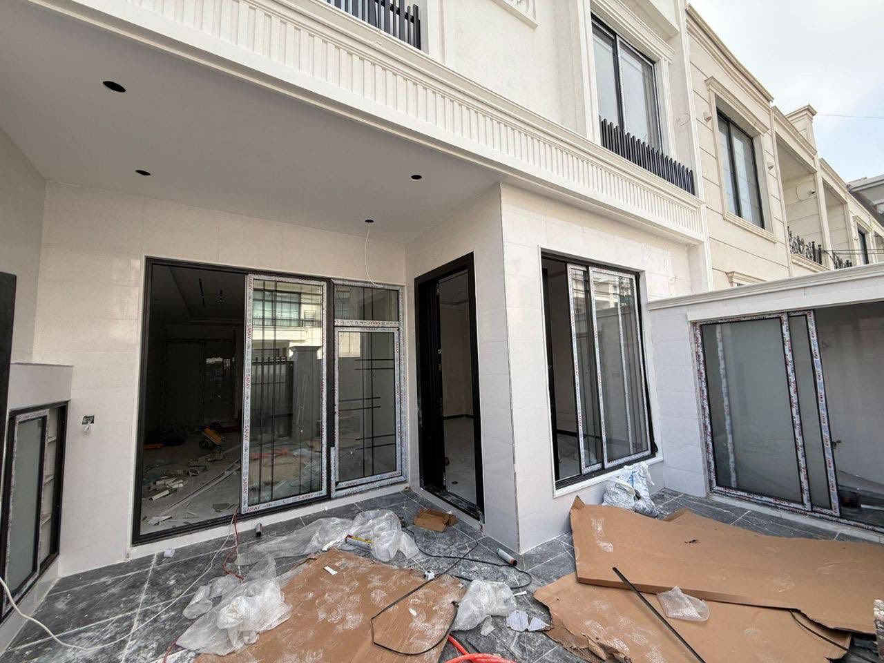 🔸سند طابو يتسجل بإسم اي عراقي
📍أربيل-منزلين لبيع حي عداله قرب شارع100M
➖مساحة 112M+112M طابقين مربع
يتكون⤵️
➖4غرف نوم 
➖استقبال-صاله-مطبخ-مجموعه صحيات-كراج
📞 تواصل مباشر واتساب أو اتصال:
***********
***********
***********
**********************
في حال لم يتوافق العقار مع رغبتكم او لم يكن بقدر امكانيتكم زوروا موقعنا على تلكرام للتصفح على اكثر عدد من العقارات المتوفرة•https://t.me/miran_48
