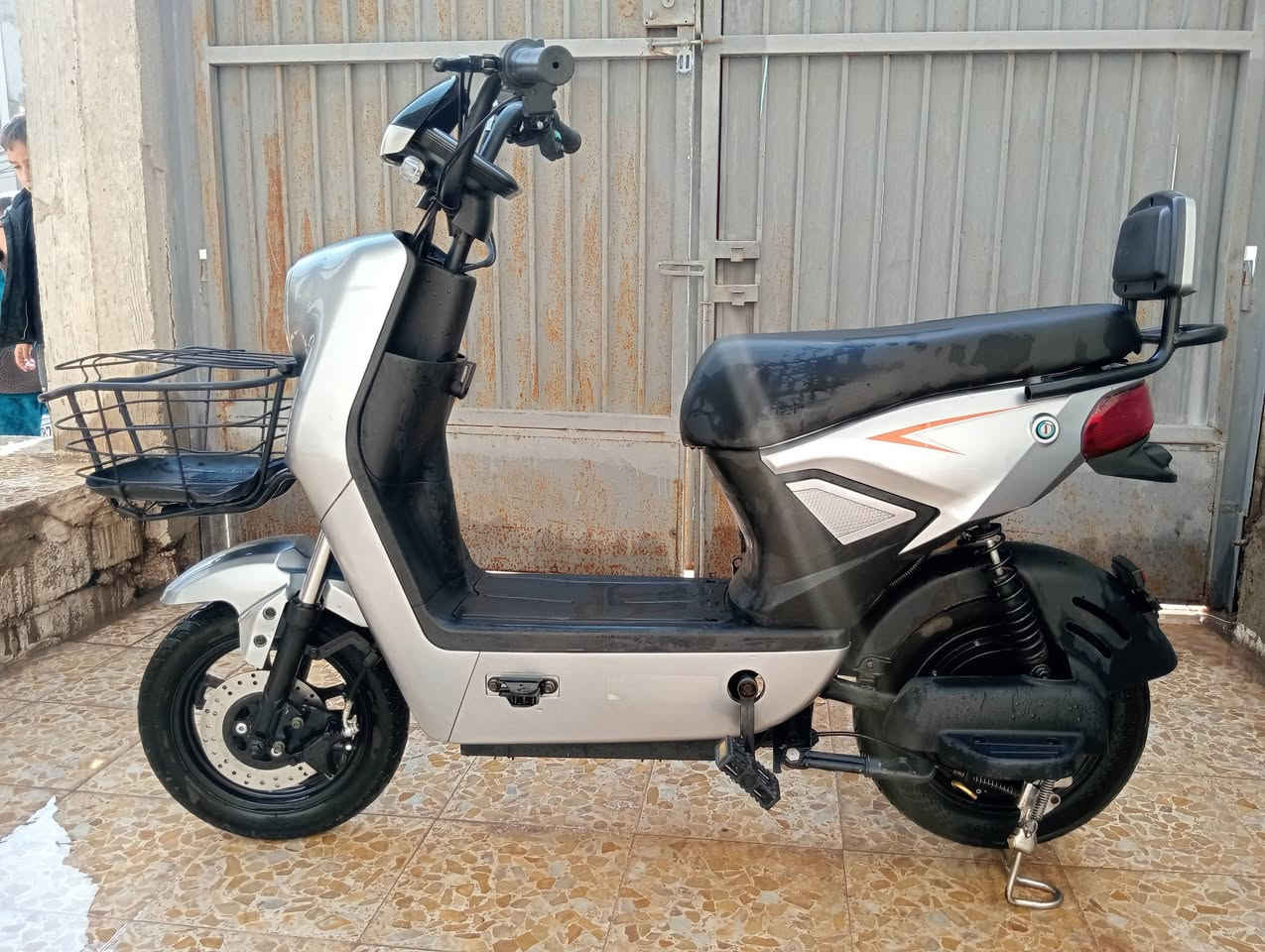 ماطور شحن للبيع بسعر مناسب للستفسار اتصال على الارقام ***********/***********
