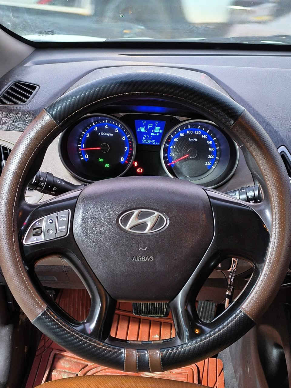 للبيع هيونداي توسان موديل 2015
خليجية رقم بغداد دولي 
المواصفات 
شاشة 
كاميرا خلفية 
تحكم ستيرن 
مانع انزلاق 
تبريد قطعتين 
لايت * كشافات 
السياره جاهزه من كل النواحي 
صور السونار مرفقة بالمنشور 
السعر 💸 💸 (( 163 )) $$ بي مجال 
للاستفسار الاتصال على الرقم التالي 
🚘 - ***********
🚘 - ***********
