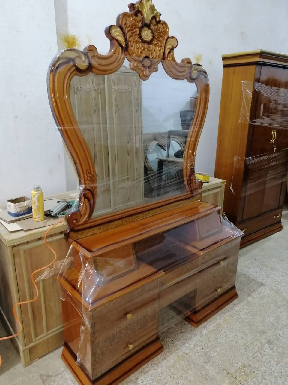 السلام عليكم غرفه للبيع ٦باب طابقين صاج نظيفه جدا كامله مع الملحقات كافه السعر 850 الف وبيه مجال العنوان بعقوبه كاطون الرازي شارع ابو رباح قرب مرطبات لسيد مزاد ابو كرار الغريباوي ***********
