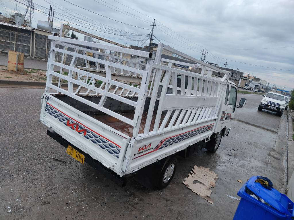 ماڵی ئیش و کاسبیە ئەم سەیارەیە کیاى ڤونتيرا دووبارە نەبڕاوە 
مۆدێل2000  شوێن هەولێر
***********  ***********
گێر و مەکینە و ئەکسل مەزبووتە جام کارەبایە ناوگاعیە
 ویل کەپە  سەیارەیەکی جوان و بەهەڵمەتە کەم گاز ئەخوات شەش تایە خاوێن و مەزبوت
 ئەو چەم چەیەی سەری لەگەڵێتی  سەیارەیکی جوان و ماڵی کاسبیە ئەوەی خوازیارە با تەلەفوون بکات سعری 28$ وەرەقە أربيل, العراق
