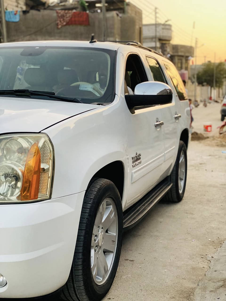 السلام عليكم احبتي الكرام من رخصت الاكروب اجمعين اخوان يوكن مديل 2013السياره أمريكي مواصفات خاصه ستار اندشين اعله فئه في اليوكن 
🔴دواخل لون عسلي
🔴فتحه سقف
🔴تحكم ستيرن
🔴مثبت سرعه 
🔴باب خلفي كهربائي شفط
🔴كشنات فصل يعني ملكيه السياره
🔴رقم بصره دولي باسمي تحويل ثاني يوم

🔴ملاحظه السياره كفاله من كص وكلبه وتحويل ورسميات وتبديل وفتح ومن كلشي مكفوله حته من الصبغ  العام والحزام بس بيه مكانات صبغ مكانات قليله مااعرف وين الله شاهد ورسوله حادثه من امريكا بس دعاميه كدام فقط لاشاصي ولا لغده ولا ايشي الاستفسار اكثر اتصل عله الرقم التالي ***********
السعر 195وبيه مجال العنوان بصره
