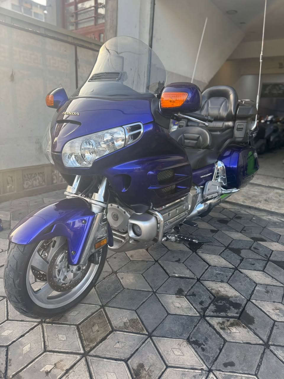 كولدن ونك حجم المحرك 1800
مديل 2002
وارد أمريكي دخول جديد بدون 
حادث مكفوله كفاله عامه 
مكينه كير بك جكات اي نقص ما بيهه ماشيه 181
عنواني بغداد شارع فلسطين ***********
