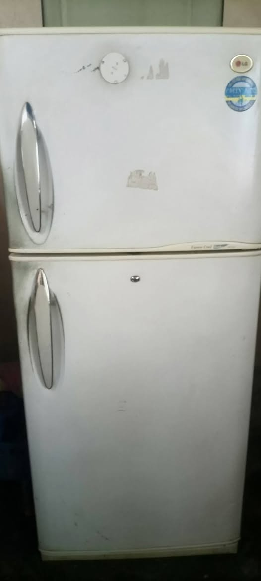 من رخصه الادمن  غراض البيت مال بيت
غرفه خشاب 350

دوشك نفرين 80

مجمده 125

ثلاجه 100

كاونتر 3قطع 3 متر تكمه 300

غساله شغاله 70

طباخ شغله ابو اربع عيون فرن 75

كرويتات عدد 2 /  75

كراسي اربع خشب صاج درجه أوله 100

كنتور بابين يراد تصليح اله وصبغ 50

دوشك نفر سفنج درجه أوله عدد 2 /35

دواشك عدد 6 كلهن 30

زوالي 2 قياس 4طول  في 3العرض150
  
مع مدات العدد اربعه طول 4متر . // 120

تلفزيون قديم مع ستالايت وصحن 50

تواصل واتس ***********
