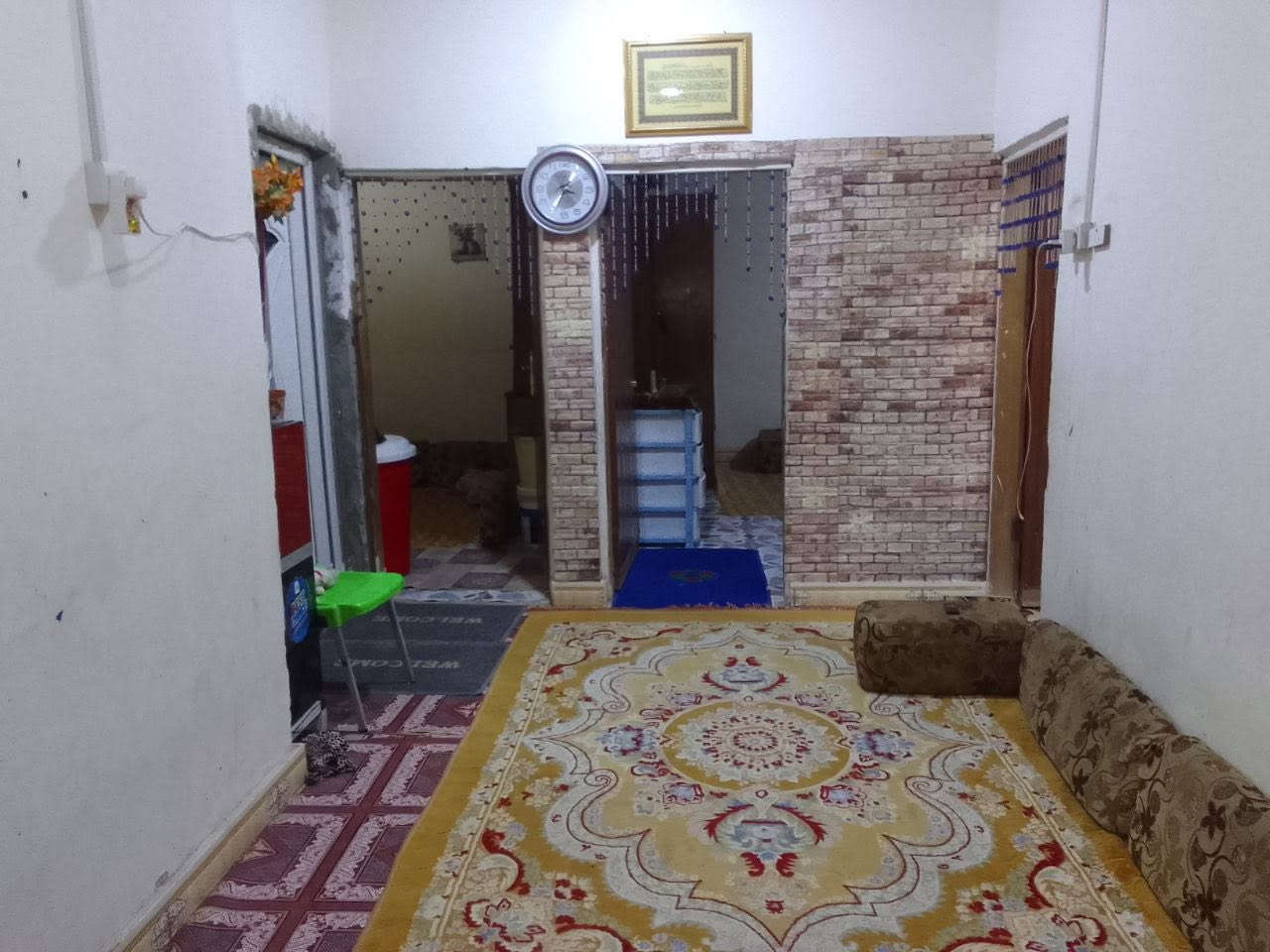 عندي بيت للأيجار إذا عدكم احد يريد
غرفتين ودوانيه وهول ومطبخ وحـمامات وطارمه گبيره في شارع القصر عويسيان سعر اللأيجـار 400 وبي مجال

***********

