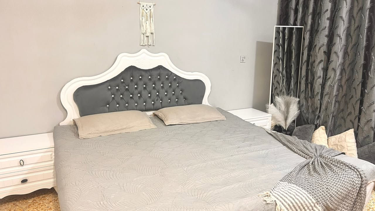 غرفة نوم كانتري نظافه 90 ‎%‎
السعر 750 بيها مجال 
مكان شهداء البياع


**إذا كنت صاحب هذا الإعلان وتريد حذفه لأي سبب، رجاءا أرسل رسالة إلى الدعم الفني**