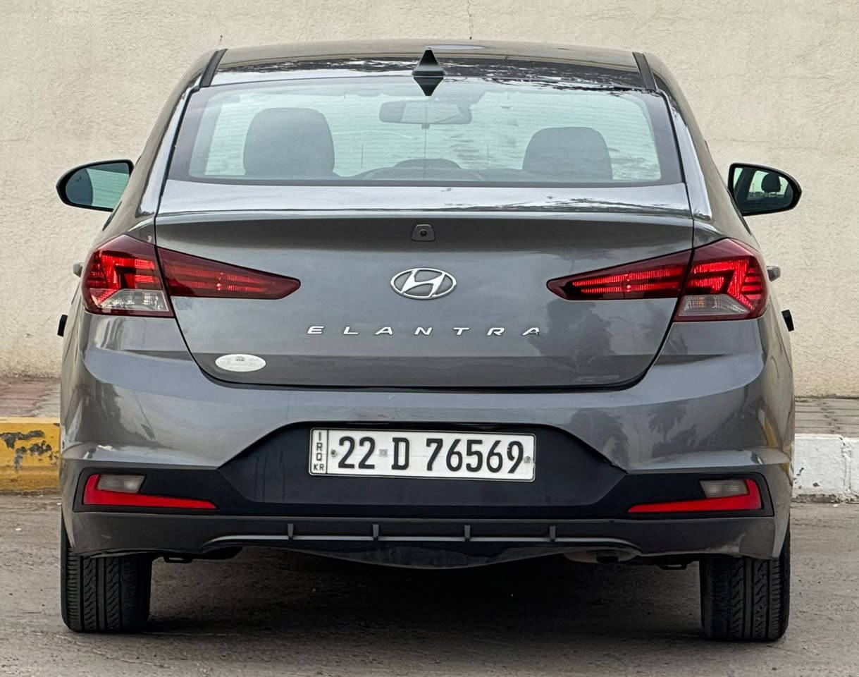 السلام عليكم 
هونداي النترا 2020 وارد أمريكي 
صور الحادث مرفقة بدون ايرباك بجم كبس
حادث فقط جاملغ 
رقم اربيل الجديد تحويل مضمون 

المواصفات: شاشة كبيرة - كامرة دوارة - فول تحكم ستيرن 

رادار جانبي - ويل كب - محرك 2000 دوش - مانع انزلاق

بلوجكتر - ماشية 65 الف ميل - USB - ABS 

المكان بغداد الدولعي 

للتواصل والاستفسار:***********
