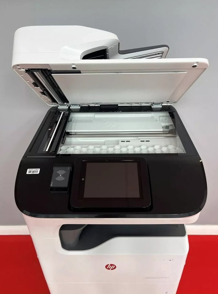 طابعة hp 77760 A3  للبيع
ضارب هيد مالتة تجي هي والعربانة مالتة مكاني واسط 

الاستفسار ***********
