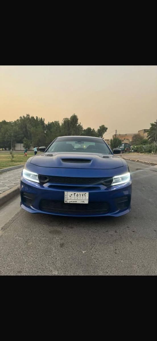 السلام عليكم
جارجر بلاك توب 
موديل 2022 
لون مميز 
محرك 3600/v6
مواصفات 
بصمة 
شاشة كبيرة 
منضومة زنون اصلي لايت نهار 
حساسات خلفية 
كامرة دوارة 
ويل كب بلاك توب  20 بلادي 

الاضافات 
تحديث كت كامل srt وايد بودي بدون نفخات 
دوسات srt
شوتة K&N رياضي 

السيارة ماشية 25 الف حقيقي 
السيارة كلش نضيفة ع ايدي اني كاصهه ومصلحة
فيت بم وفلاتر وبلكات ونوزلات وكلشي بيها بلادي شركة 

الحادث جاملغين وبنيد وتصليحها درجة اولى 
ايرباك دركة ودشبول 
للاستفسار ***********
