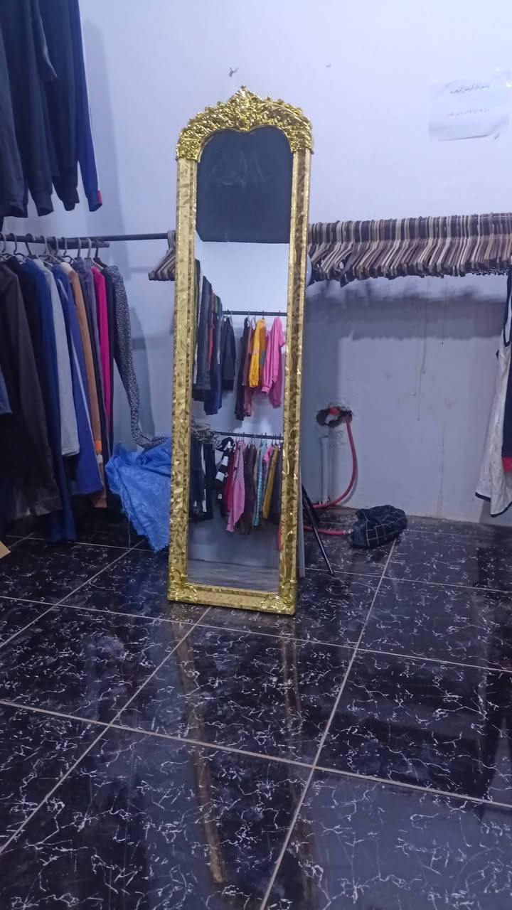 سلام عليكم عندي محل باله راح اعزل سبب المدرسة الي يريد يشتري ملابس شلعه كامله يتواصل وياي عندي تركسود قماصل هوديات احذيه 27 قطعه وتعلاكات وكاويه بخاري واوتي السعر حسب الي تريد الغرض مثلا متريد التعلاكات أو الكاويه أو المرايه بكيفك  الي يريد يتواصل وياي *********** عنواني موصل
