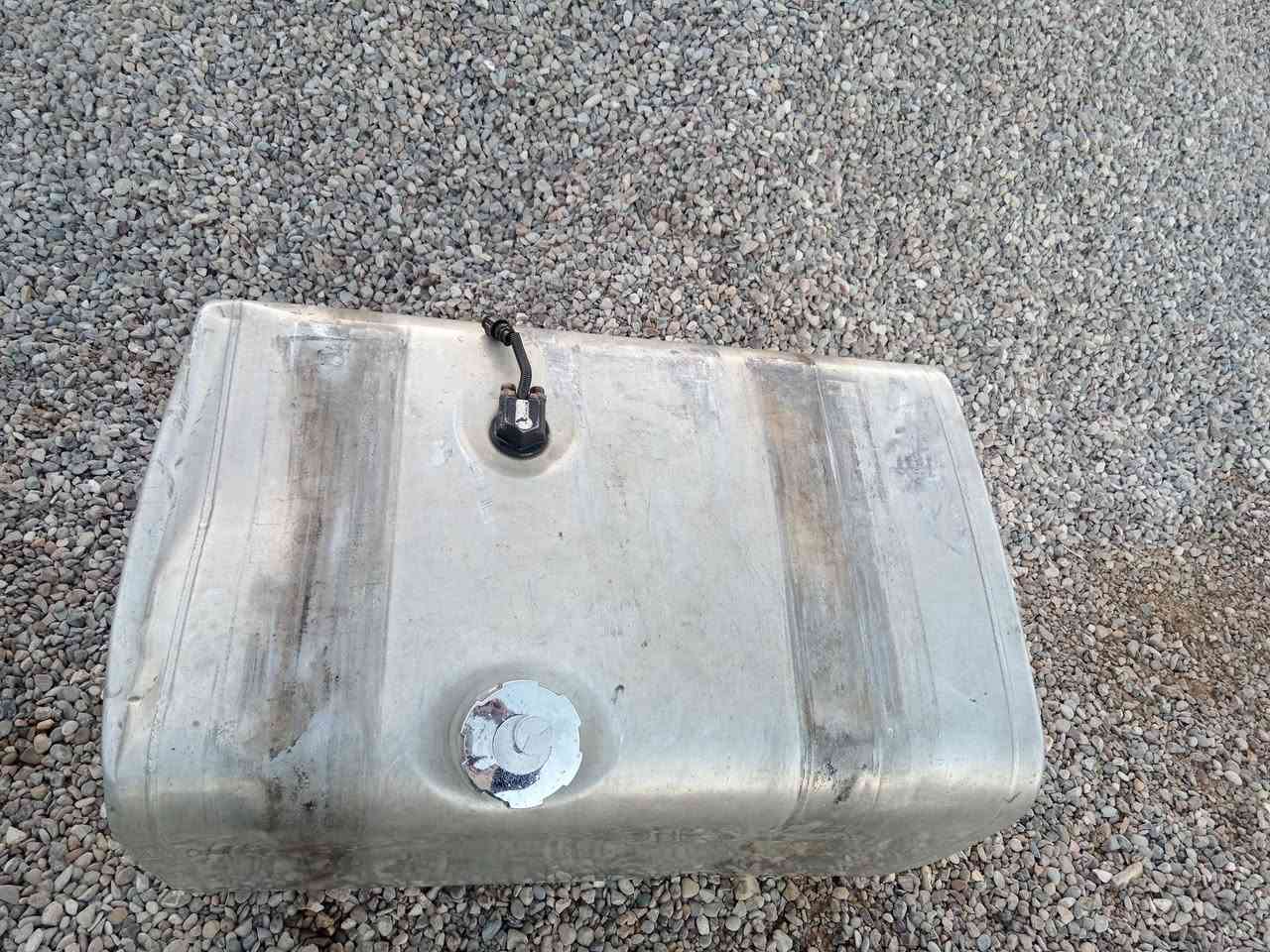 للبيع ٣٠٠ لتر قواعد كاملة طوافة شغالة ديالئ ناحية كنعان للاتصال
*********** /***********
