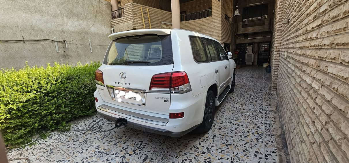 سلام عليكم   لكزز موديل 2012
صبغ بنيد والجاملغ الايسر  الباقي مكفول سيارة نضيف 
سنوية باسمي مكان السيارة بغداد الشعب 
السعر 365
***********
