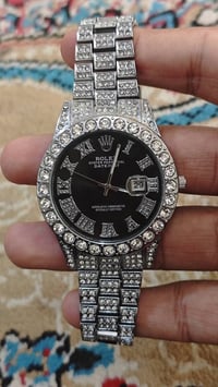 ساعات فخمة • آخر قطعتين • خلي سعرك