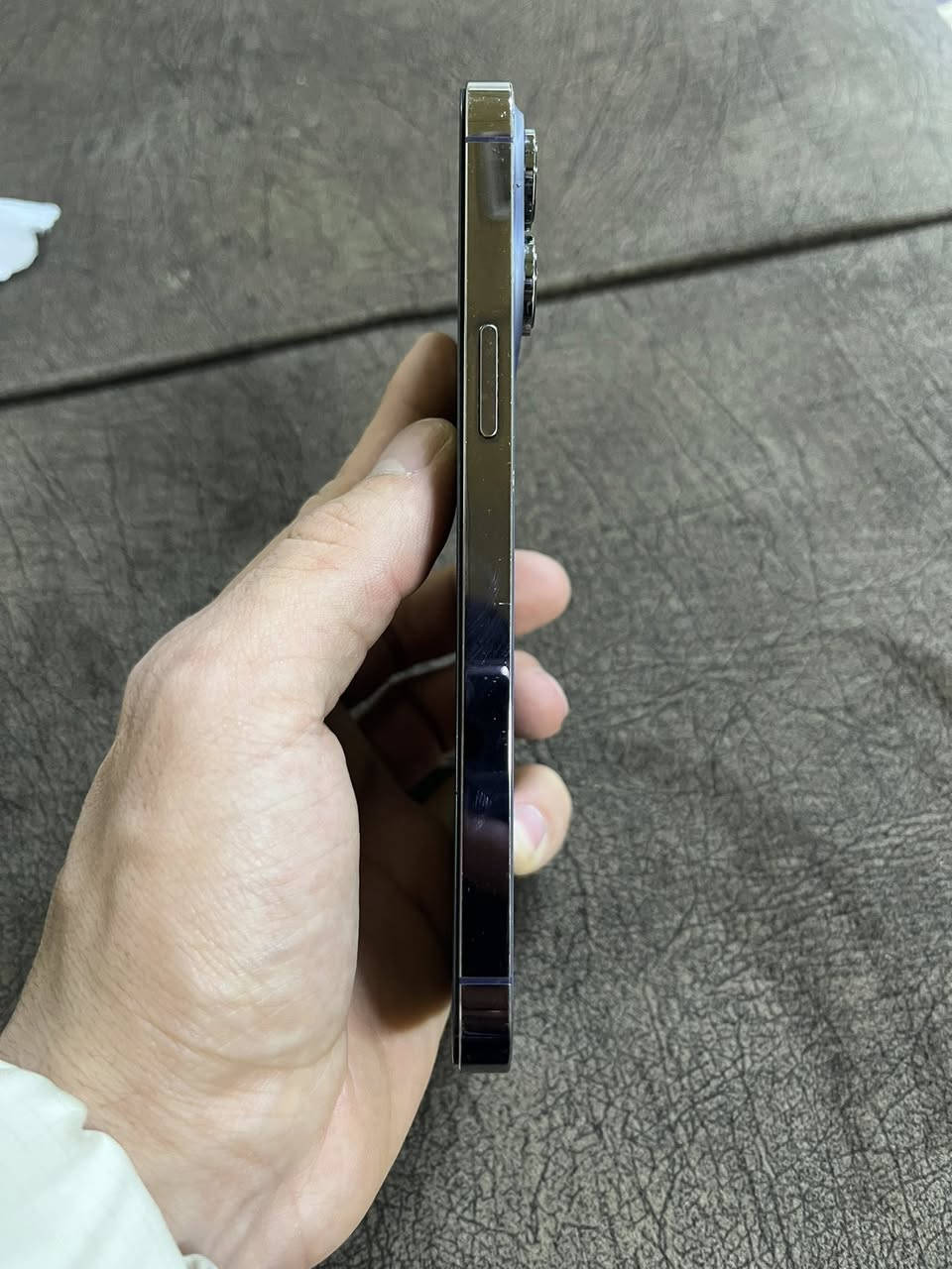 البيع فقط بدون مراوس

آيفون 14 برو ماكس 

لون بنفسجي 

ذاكره 256 

بطاريه 76 

دبل سيم كارت 

نموذج Za

جهاز فقط شاشه مبدل وبيها فطر موضح ب صوره 

سعر 450 

مكان موصل لأيسر 

*********** 
***********
