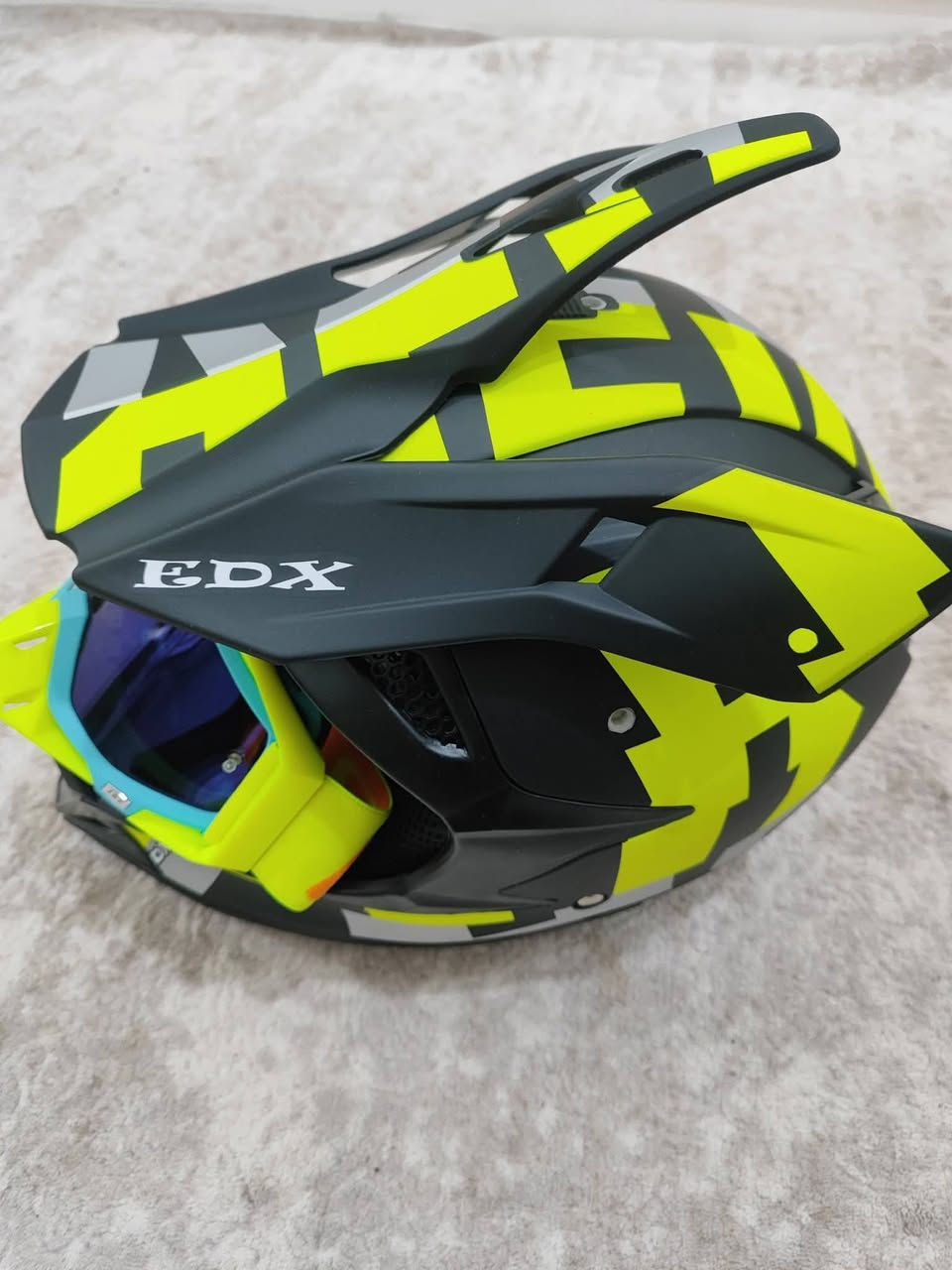 خوذه دراجه تخبل بالحقيقه. السعر 35 مع التوصيل . الي يريدها يراسلني حتى توصله باجر


**إذا كنت صاحب هذا الإعلان وتريد حذفه لأي سبب، رجاءا أرسل رسالة إلى الدعم الفني**