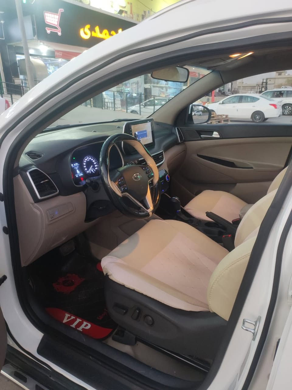 البيع تكسون 2020ماشي ٢٤٠ كير محرك شرط تحويل وغرامه بشرط بي بابين وجاملغ خلفي صبغ بي تعديل بارد سونار موجود السعر١٥٨ومجال قليل لتواصل ***********
