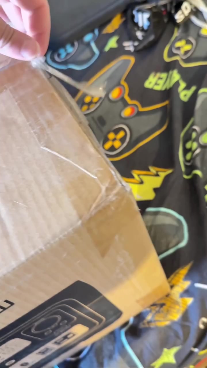 📦 الحالة: Open Box (مفتوح فقط، بحالة ممتازة).
استعمال مرة واحدة فقط , مع وصل الضمان من النبع

المواصفات: • سعة البطارية: 512Wh • قدرة التشغيل المستمرة: 500W (حتى 1000W عند الإقلاع) • بطارية LiFePO₄ (LFP) بعمر افتراضي أكثر من 3000 دورة شحن (حوالي 10 سنوات من الاستخدام الطبيعي) • شحن سريع من 0% إلى 100% خلال حوالي 60 دقيقة • يدعم الشحن من الكهرباء، السيارة، USB-C، والألواح الشمسية.

يدعم الألواح الشمسية: • القدرة القصوى: 220W • جهد الإدخال: 11–50V • أقصى تيار: 13A • مع لوح شمسي بقدرة 220W يشحن تقريبًا خلال 3–4 ساعات في ظروف شمس جيدة. • يمكن استخدام أي لوح شمسي بالمواصفات المذكورة مع موصل MC4 (باستخدام الكابل المناسب).

مناسب لـ: ✅ التخييم والرحلات ✅ المصورين وصناع المحتوى لتشغيل وشحن الكاميرات، الدرون، اللابتوبات، الإضاءات وشواحن البطاريات ✅ تشغيل الثلاجات الصغيرة، الإنارة، أجهزة CPAP، وشحن الهواتف والأجهزة اللوحية ✅ مصدر طاقة احتياطي عند انقطاع الكهرباء

موجود مراجعات كثيرة عنه على YouTube اذا حابين تفاصيل اكثر

💰 السعر: 430,000 دينار عراقي ❌ السعر غير قابل للتفاوض.

للاستفسار، التواصل على الخاص.


**إذا كنت صاحب هذا الإعلان وتريد حذفه لأي سبب، رجاءا أرسل رسالة إلى الدعم الفني**