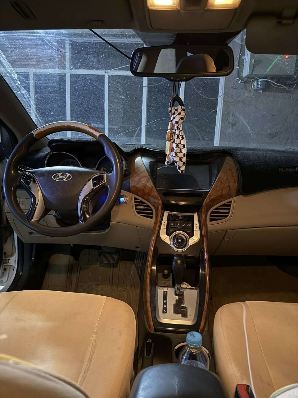 الانترا 2012 بغداد  فول موصفات بصمه السياره فتحه اشاير بلمري الناصي زنون شاشه  السياره كير محرك خير من الله ماشه 210 الف بيه جاملخ خلفي نصه صبغ وبيه جاملغ امامي مبدل السياره 125 بيه مجال بسيط جدا ***********
