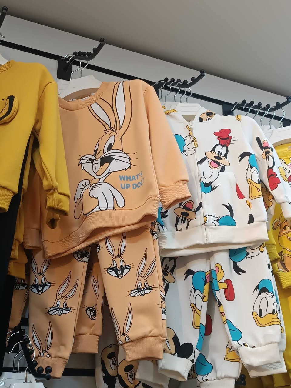 نزیکی 90 دانەم لەم قاتانە ماوە فول کوالیتی دانەی 10 هەزار افروشم ***********
