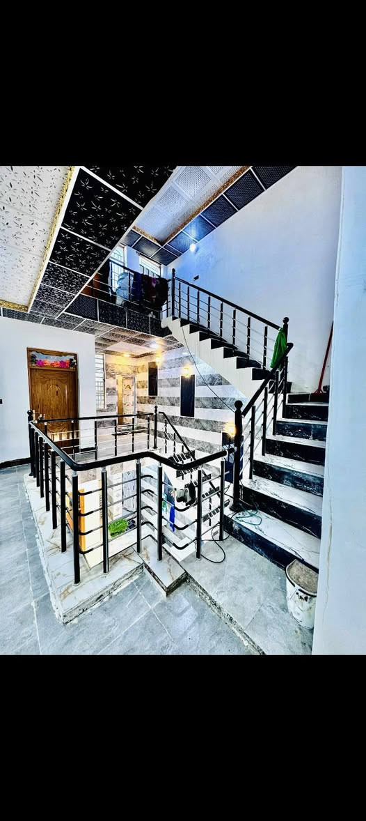 بيت طابو صرف المساحه ١٥٠ متر بمجمع بيتي مقابل مجمع الكرار طابقين ٤ غرف صالتين وستقبال ومطبخ ومنور  وصحيات السعر ١٥٠ بيه مجال للاستفسار ‏‪***********‬‏
