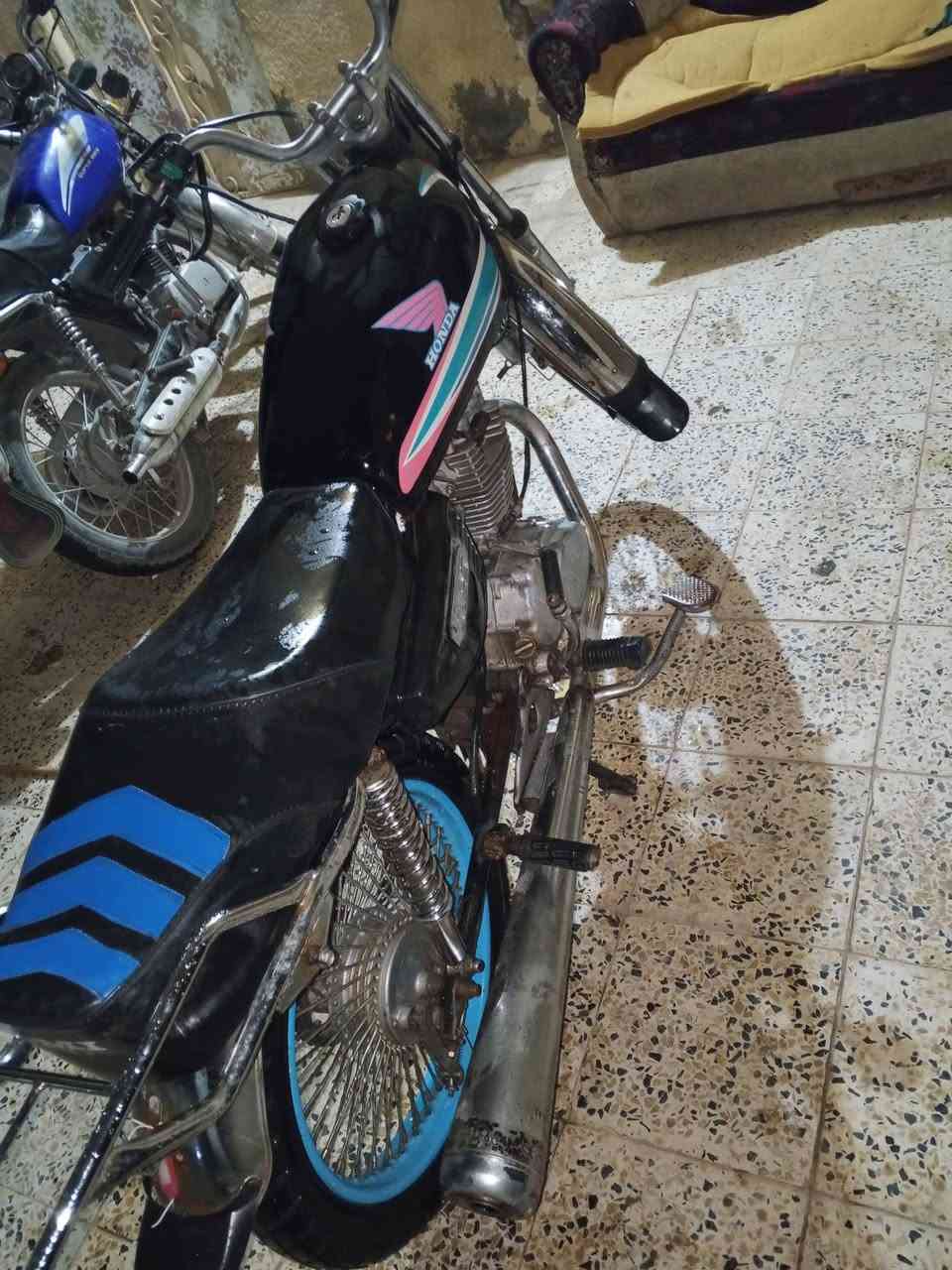 سلام عليكم نامه للبيع موديل 21بيه ورقه كارتونيه بس عندي هاي رادله براغي 11حته تفتح سن لانه مولسه ***********
