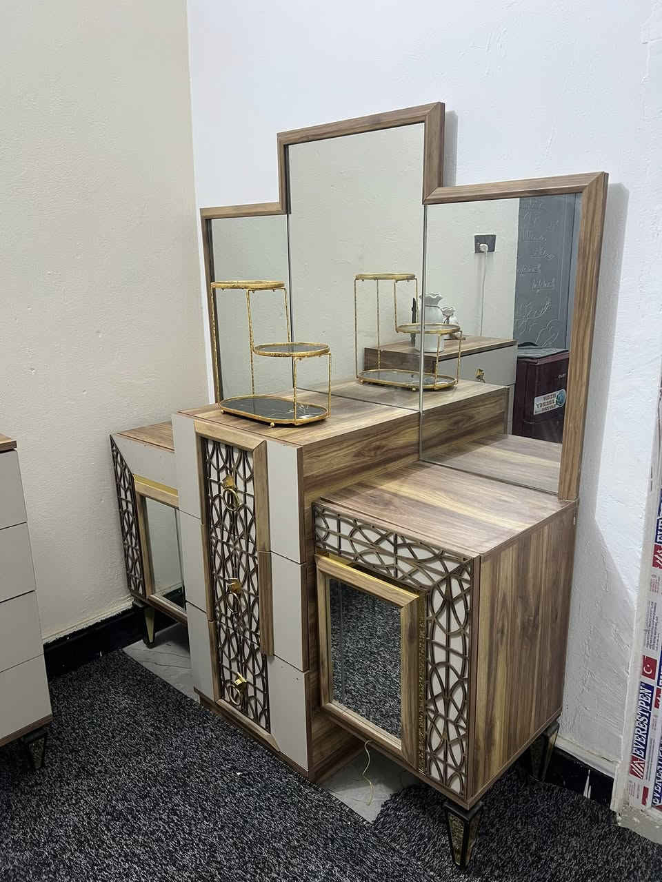 غرفة تركية للبيع للتواصل ***********
المكان النجف الاشرف
